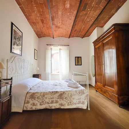 Le Antiche Scale 9 Apartment Лука Екстериор снимка