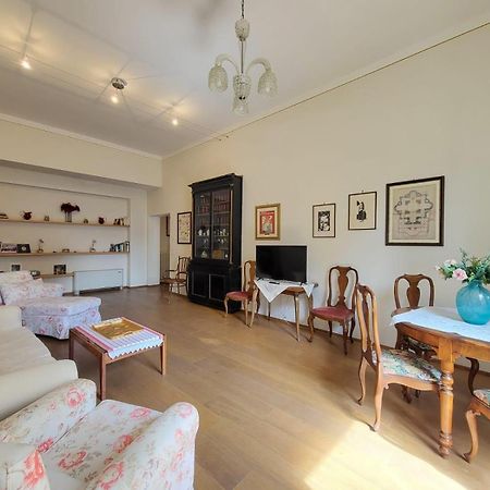 Le Antiche Scale 9 Apartment Лука Екстериор снимка
