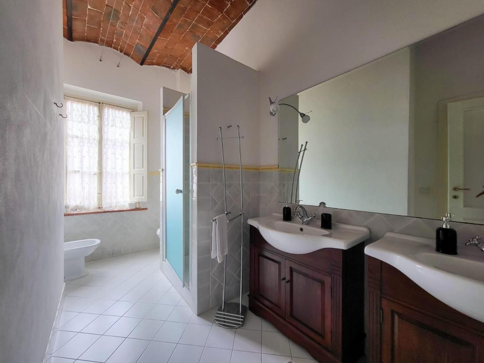 Le Antiche Scale 9 Apartment Лука Екстериор снимка