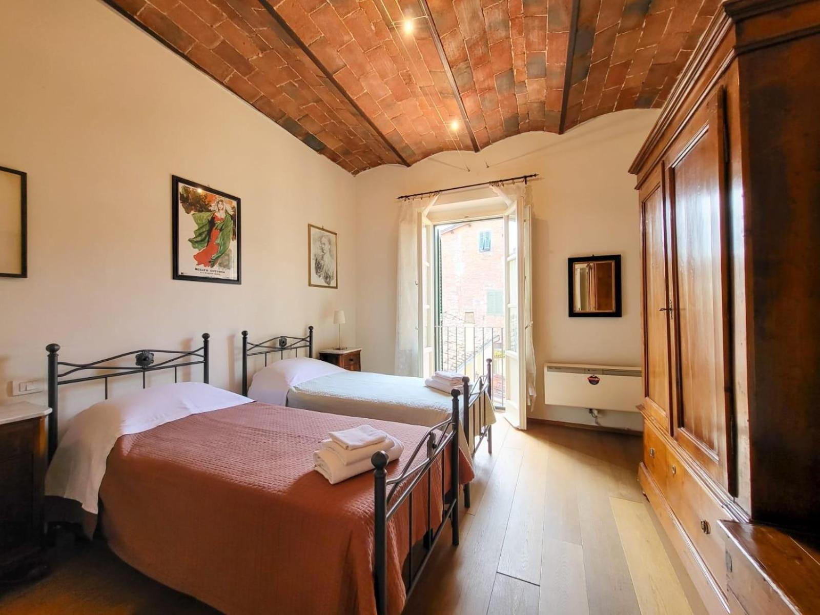 Le Antiche Scale 9 Apartment Лука Екстериор снимка