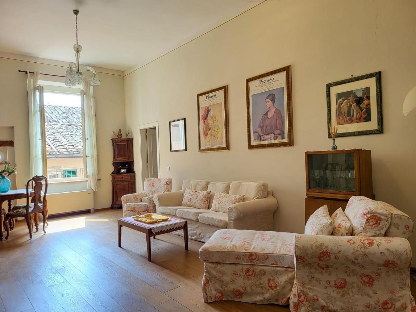 Le Antiche Scale 9 Apartment Лука Екстериор снимка