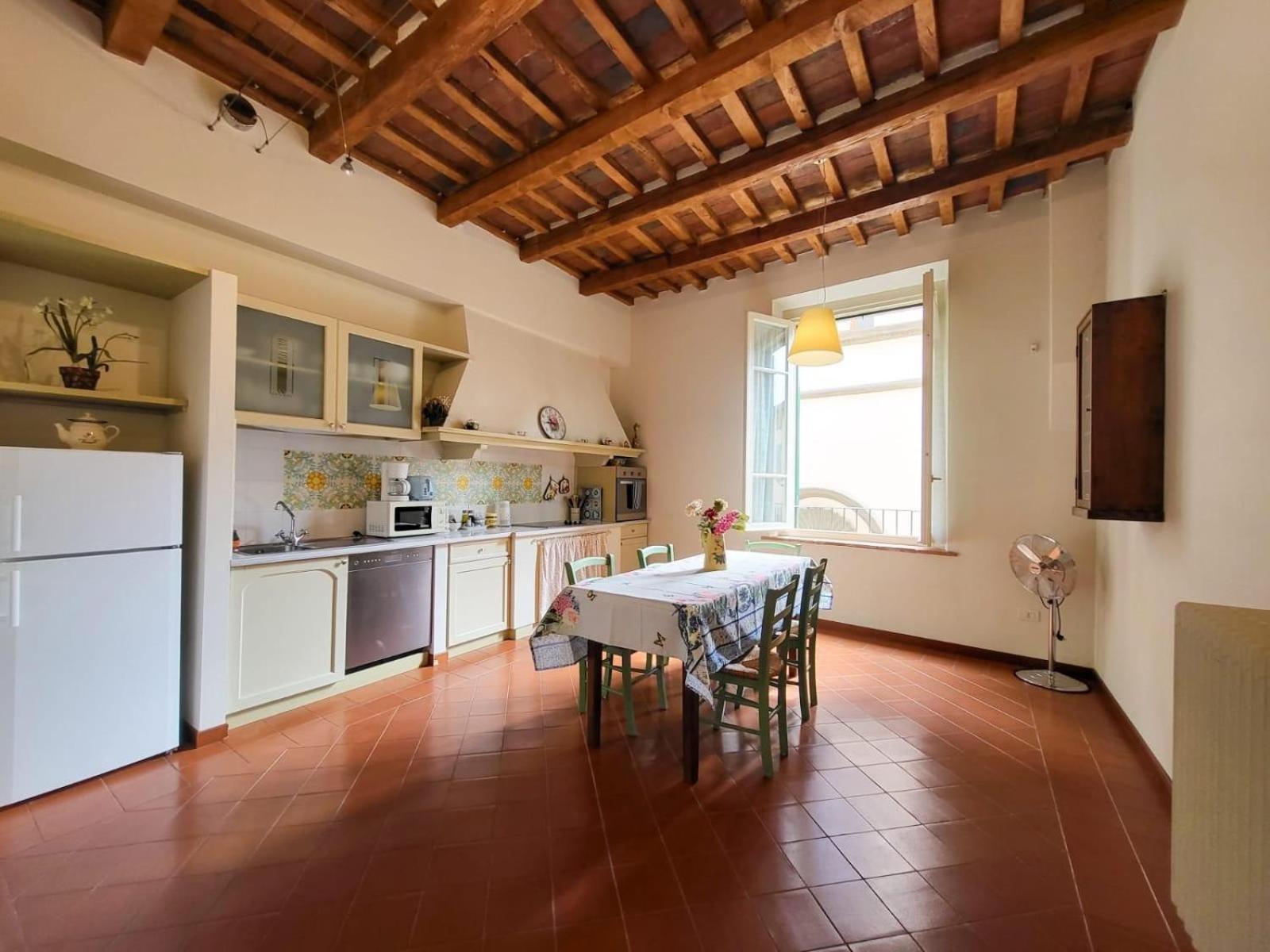 Le Antiche Scale 9 Apartment Лука Екстериор снимка