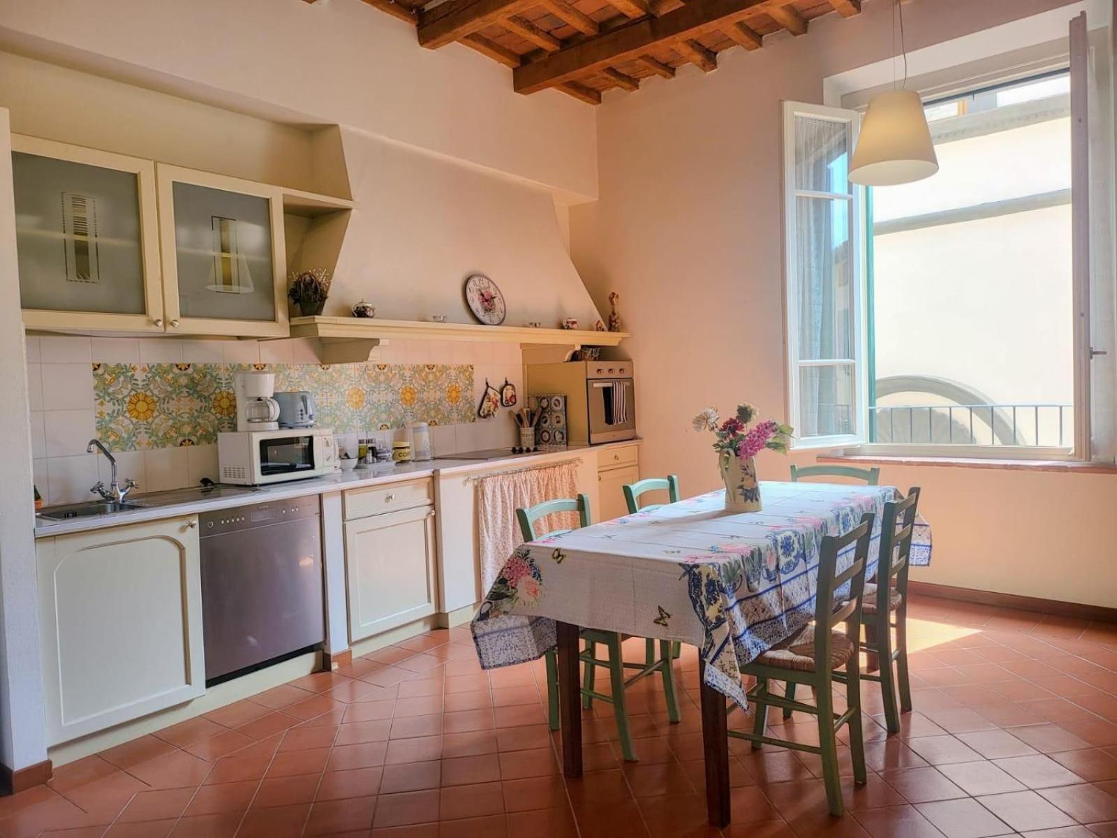 Le Antiche Scale 9 Apartment Лука Екстериор снимка