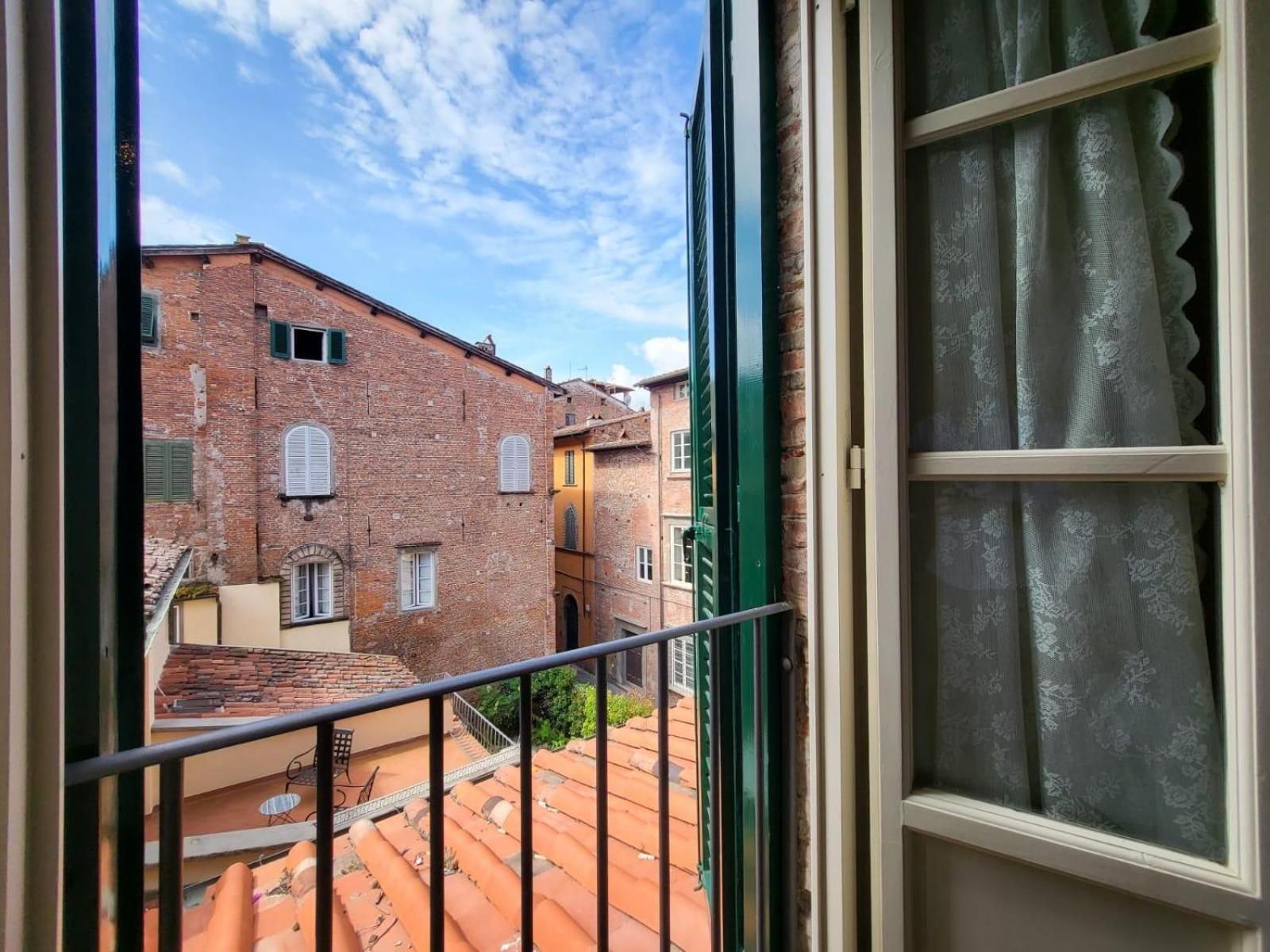Le Antiche Scale 9 Apartment Лука Екстериор снимка