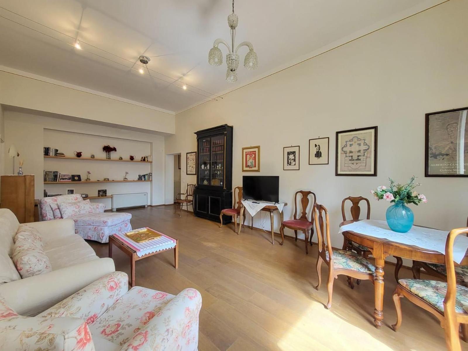 Le Antiche Scale 9 Apartment Лука Екстериор снимка